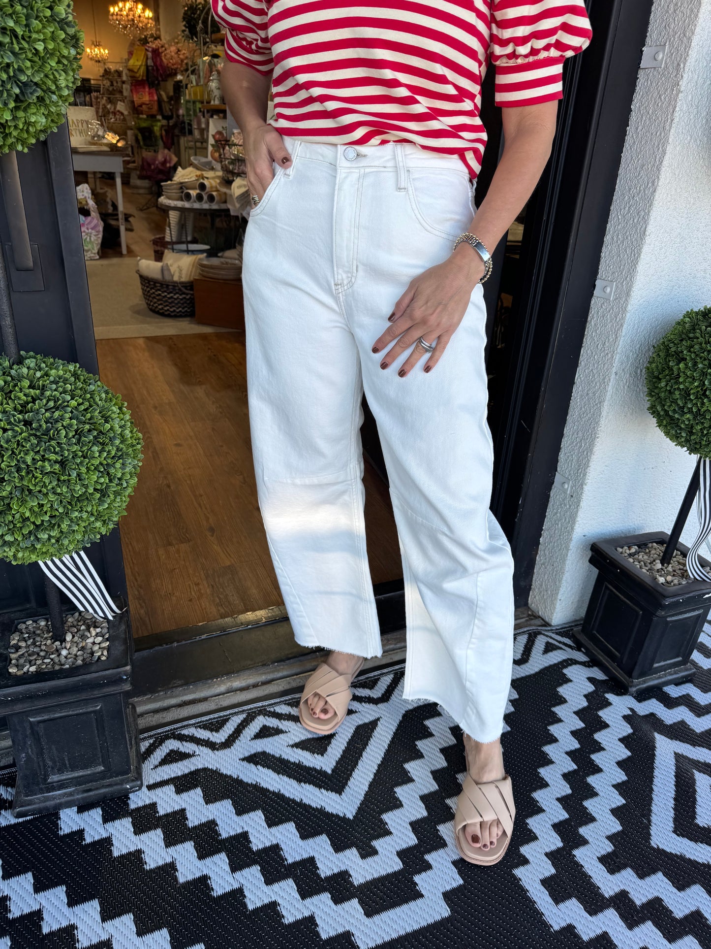 White Barrel Jeans With Seams