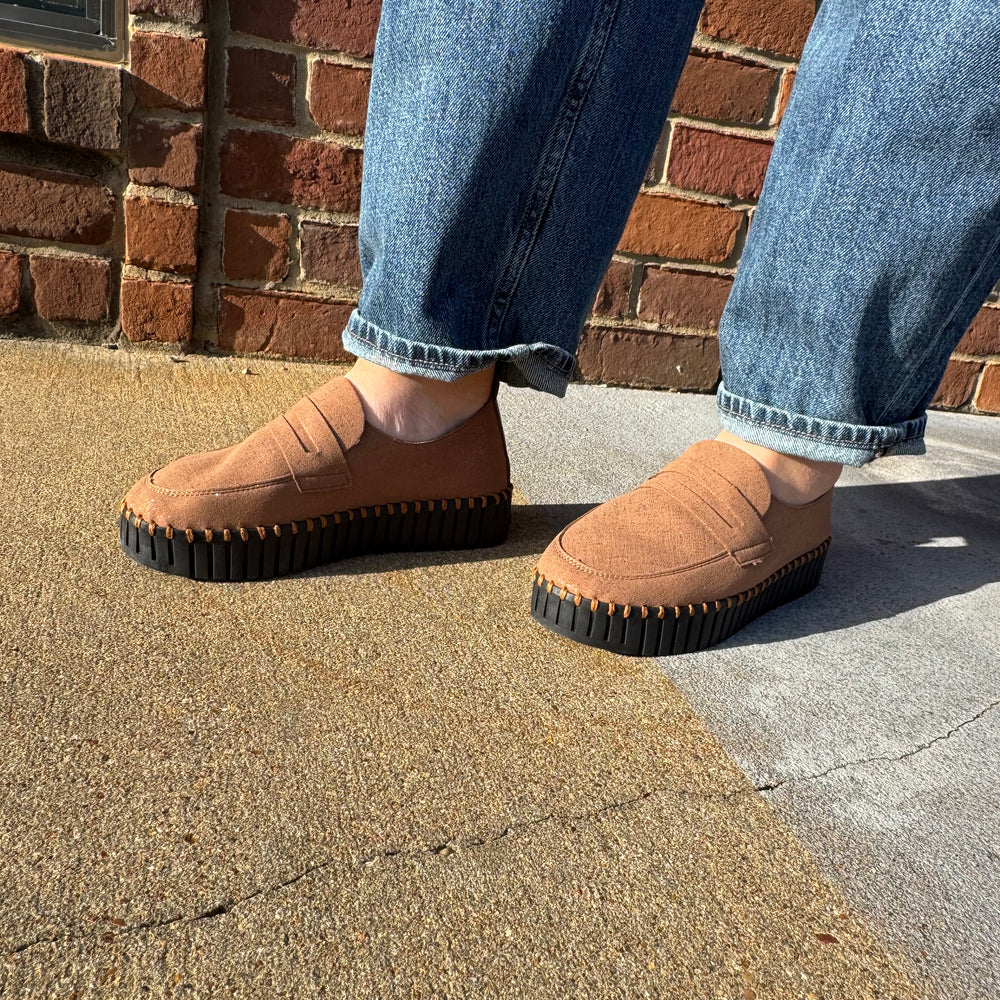 Nougat Black Loafer