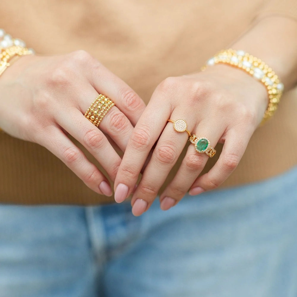 Delicate Ring With Pave Circle - Gold