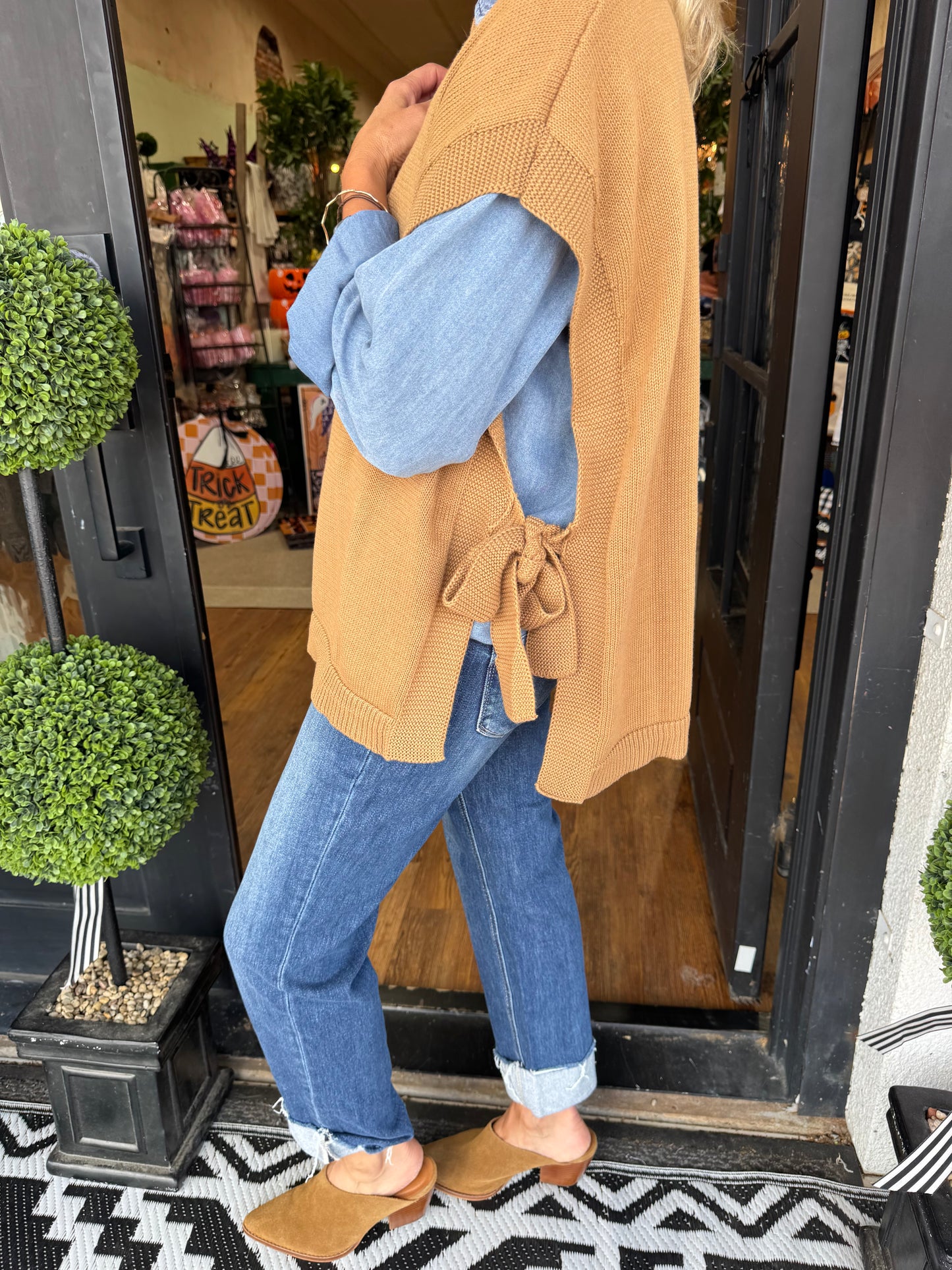 Tye Sweater Vest - Tan