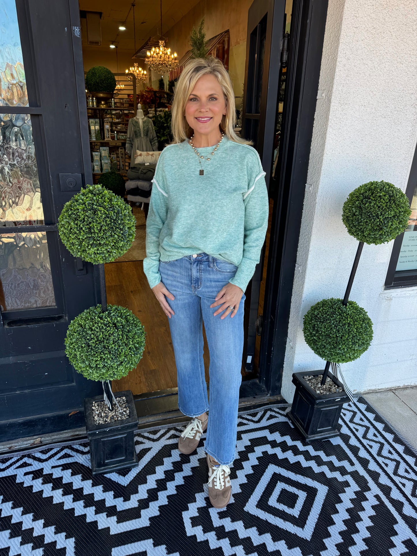 Mid Rise Crop Straight Jeans - Can't Resist