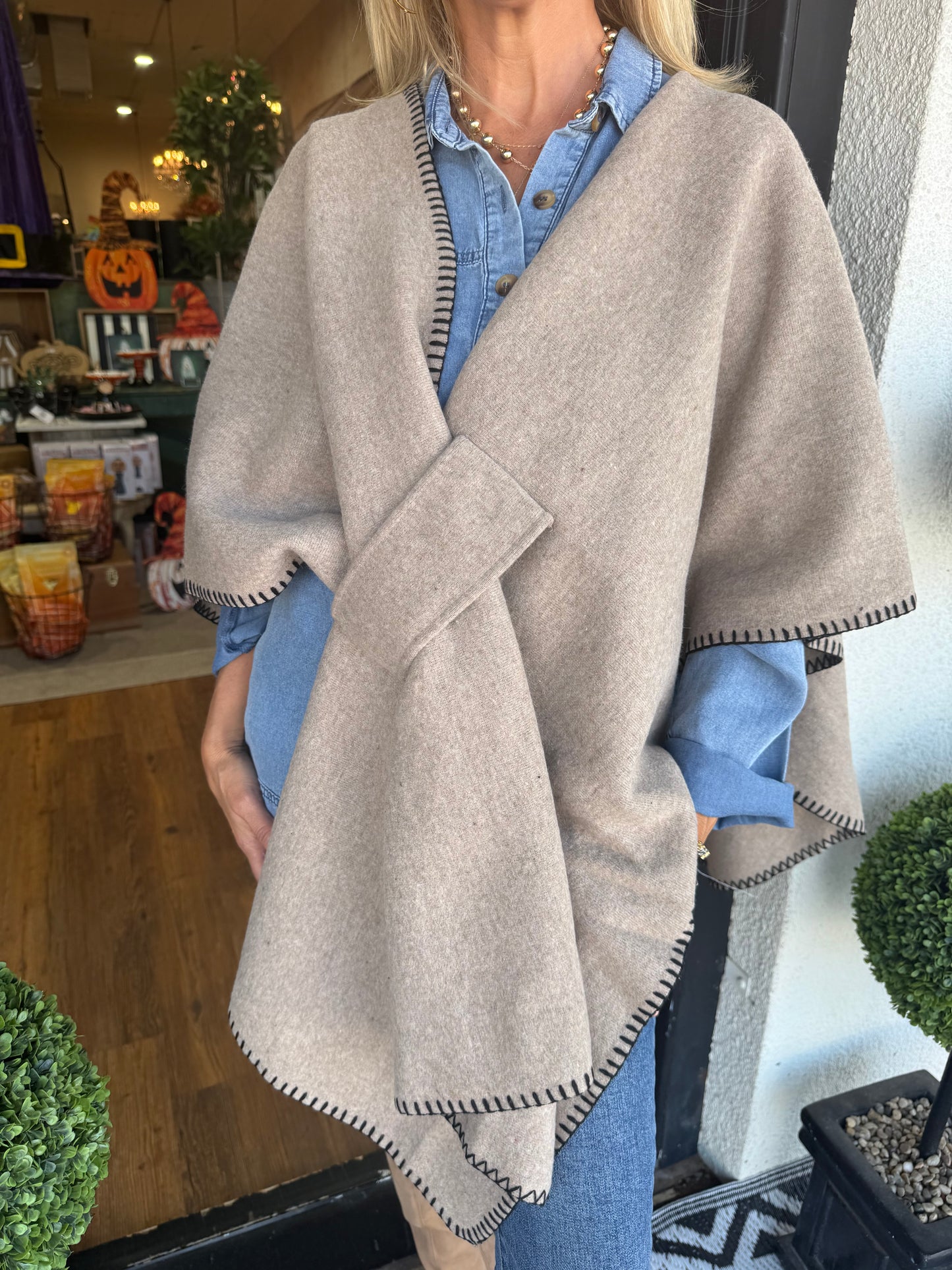 Hayword Blanket Poncho - Beige