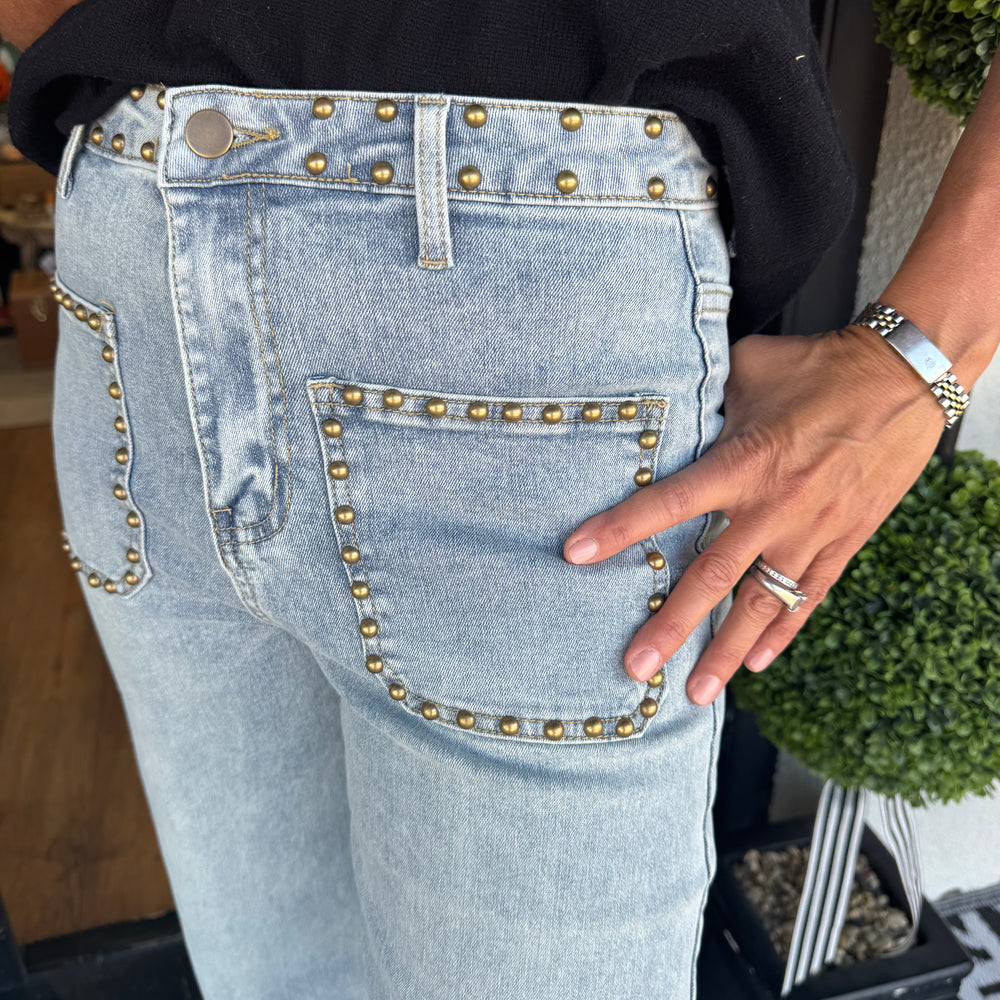 
                  
                    Kimmy Jeans
                  
                