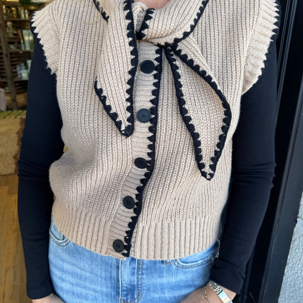 
                  
                    Honey Top - Taupe Black
                  
                