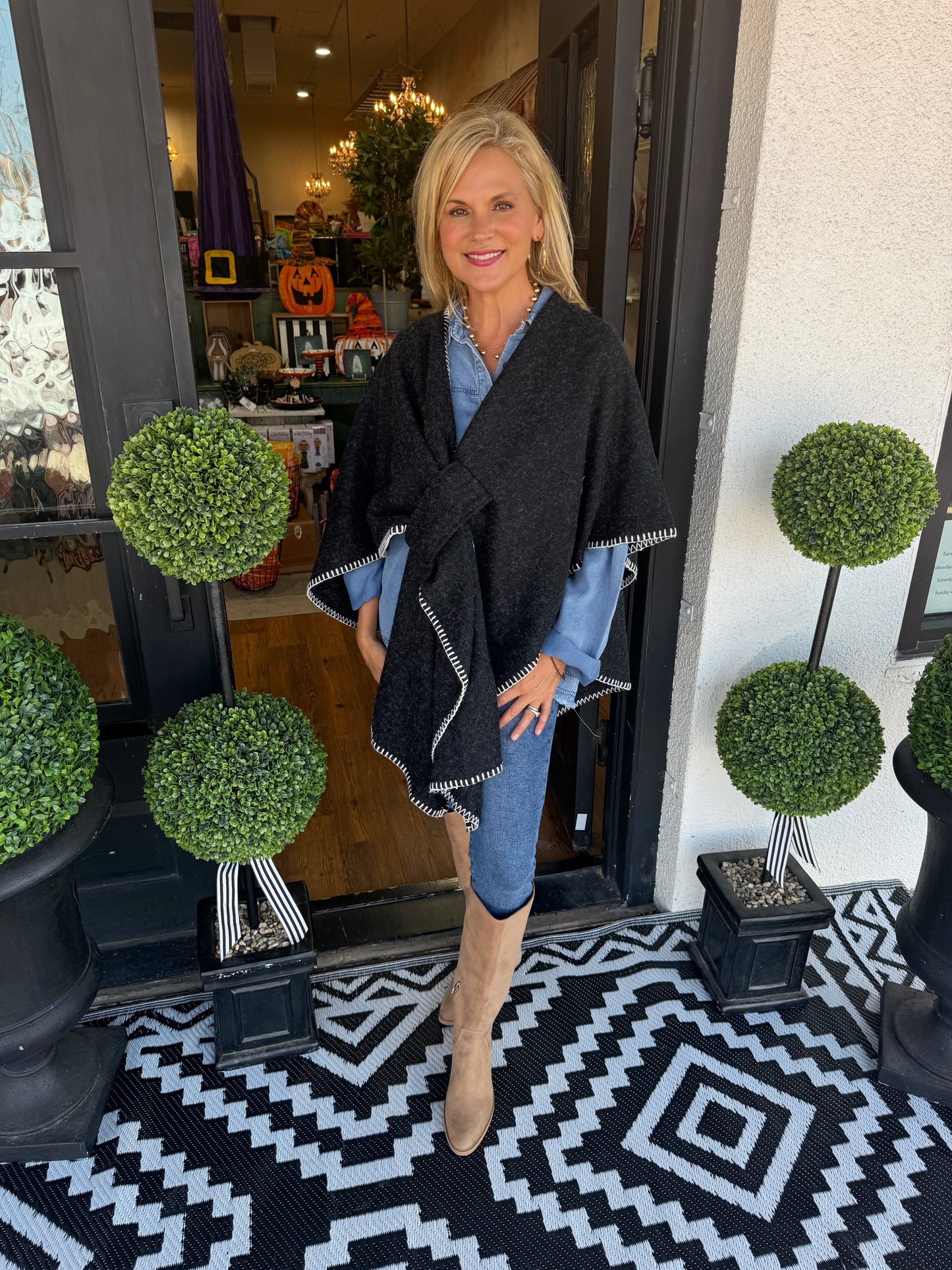 Hayword Blanket Poncho - Black