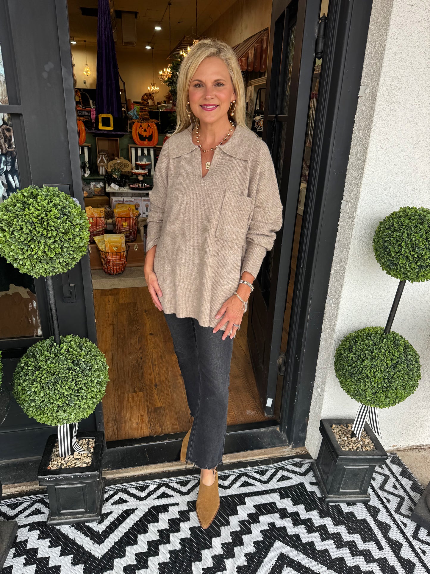 Noa Collard Sweater - Tan
