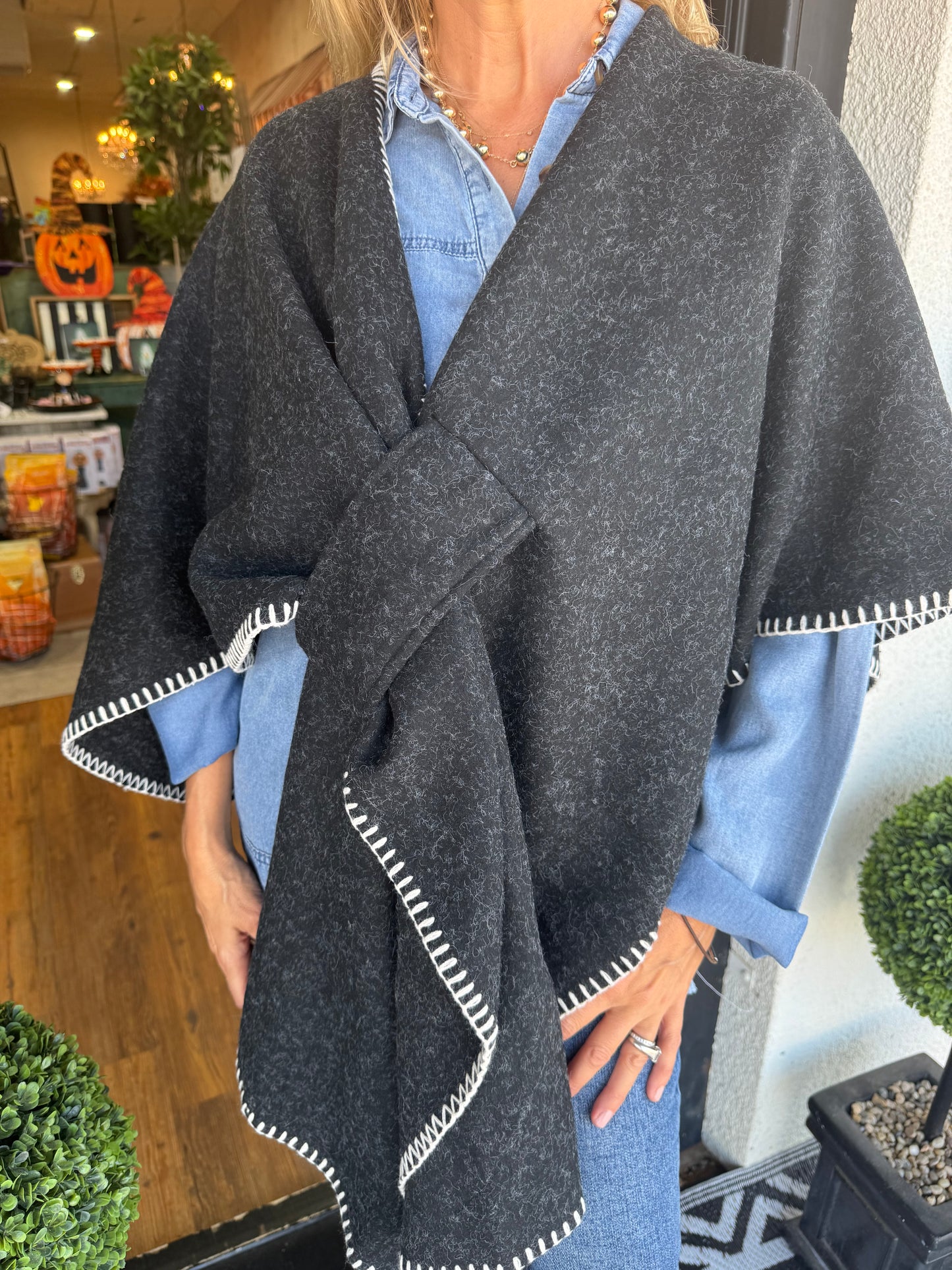 Hayword Blanket Poncho - Black